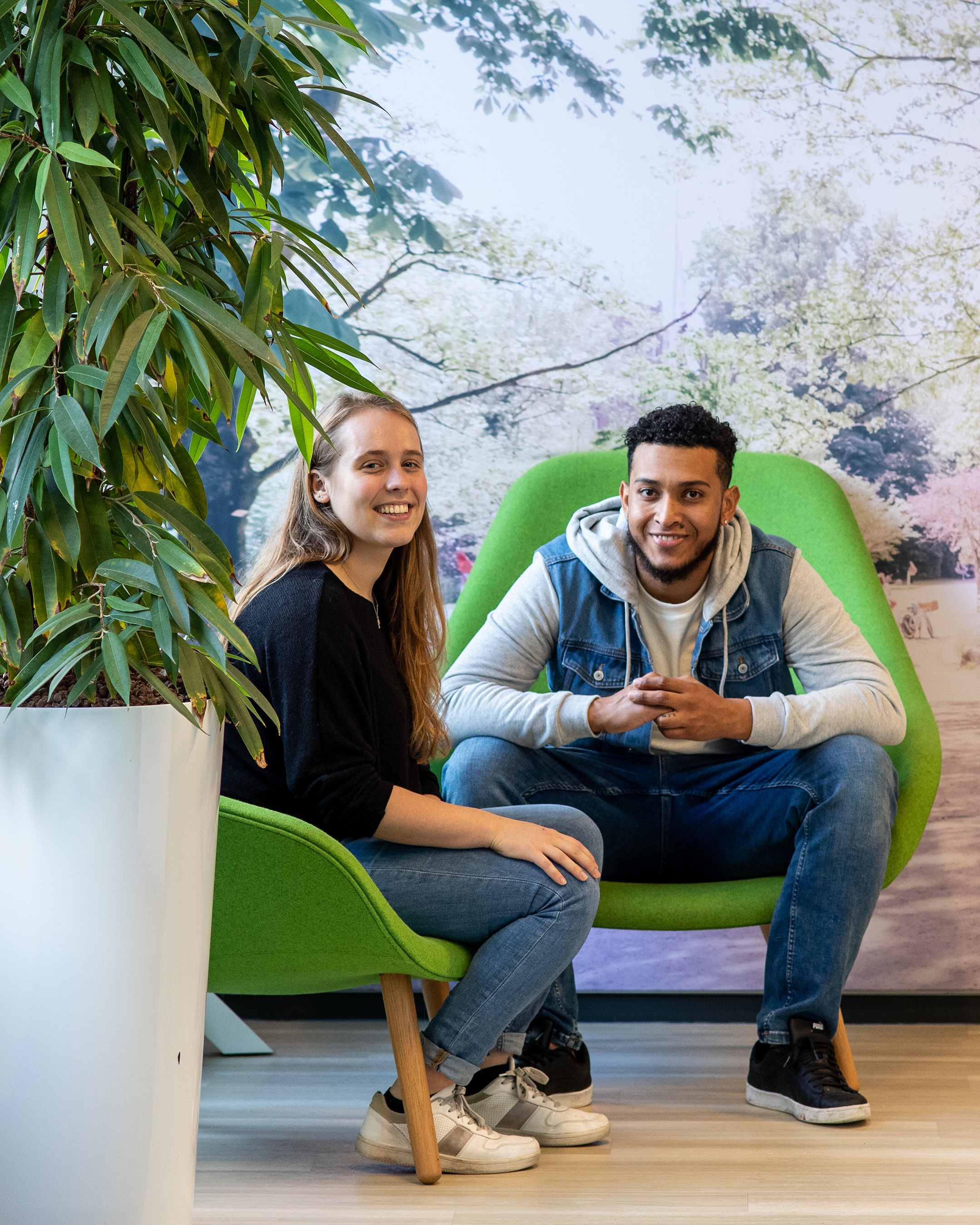 Studenten Leraar Aardrijkskunde overleggen