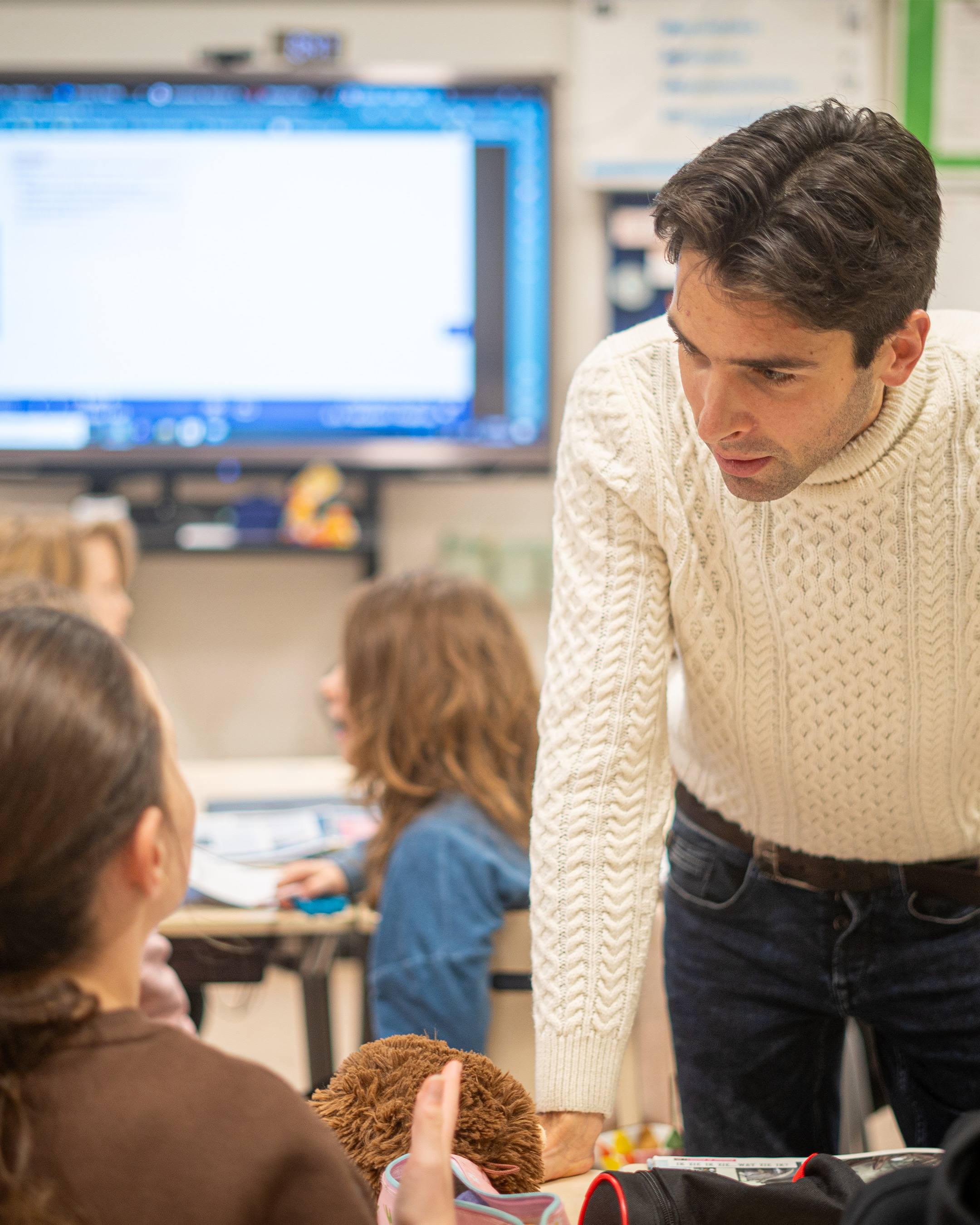 Student master opleiding Educational Needs in zijn werk in de klas