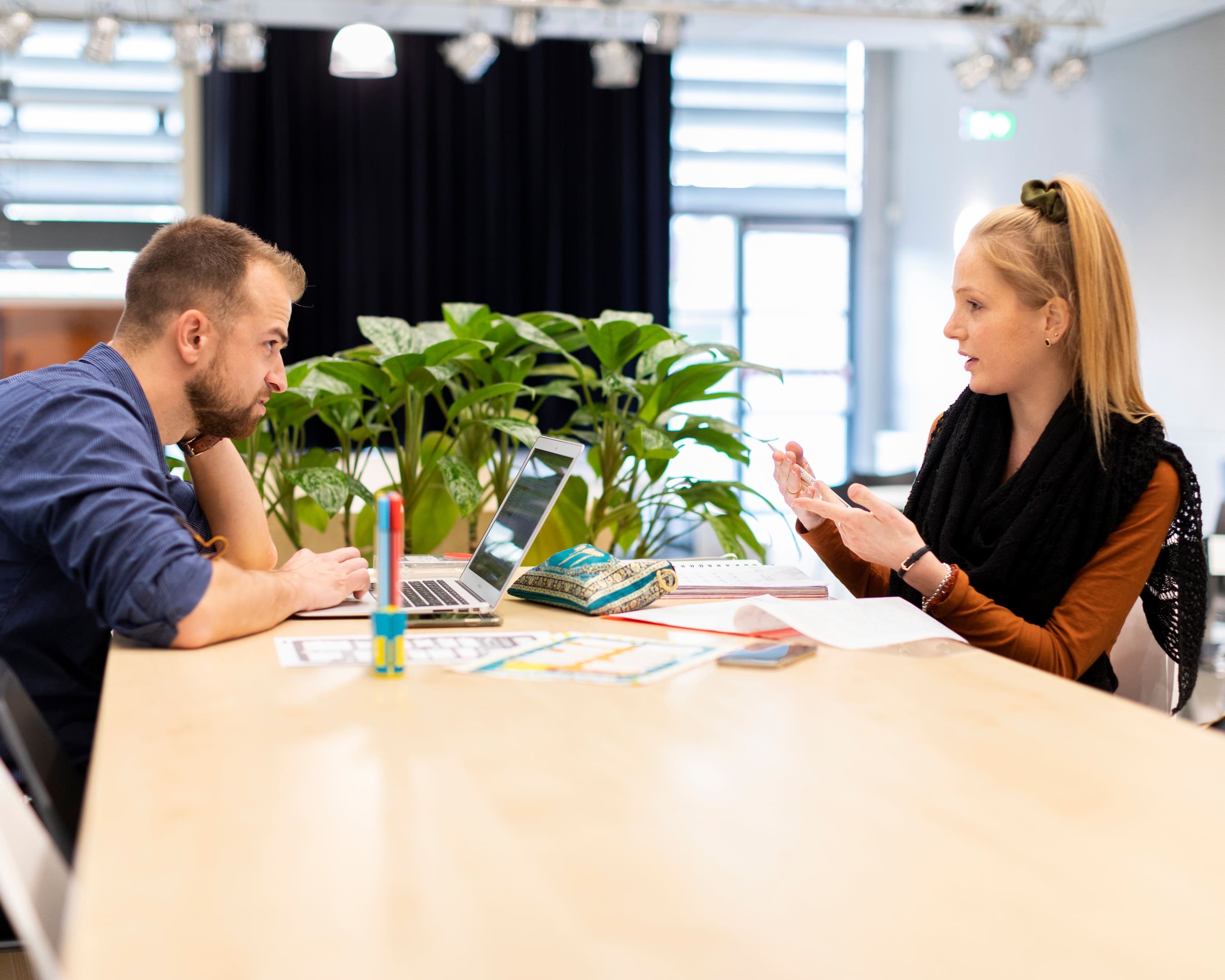 Student en docent in overleg