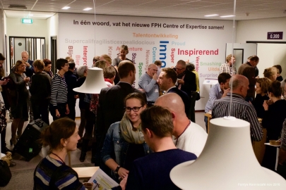 (zorg)professionals, bedrijven, studenten, docenten, ontmoeten elkaar tijdens het Fontys Kenniscafé