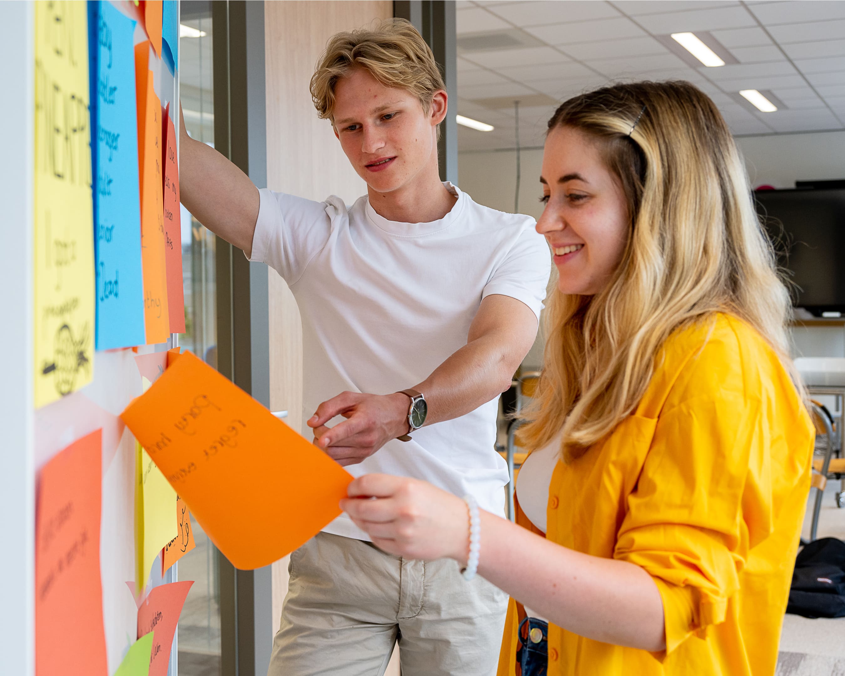 Fontys Communicatie studenten tijdens een brainstormsessie