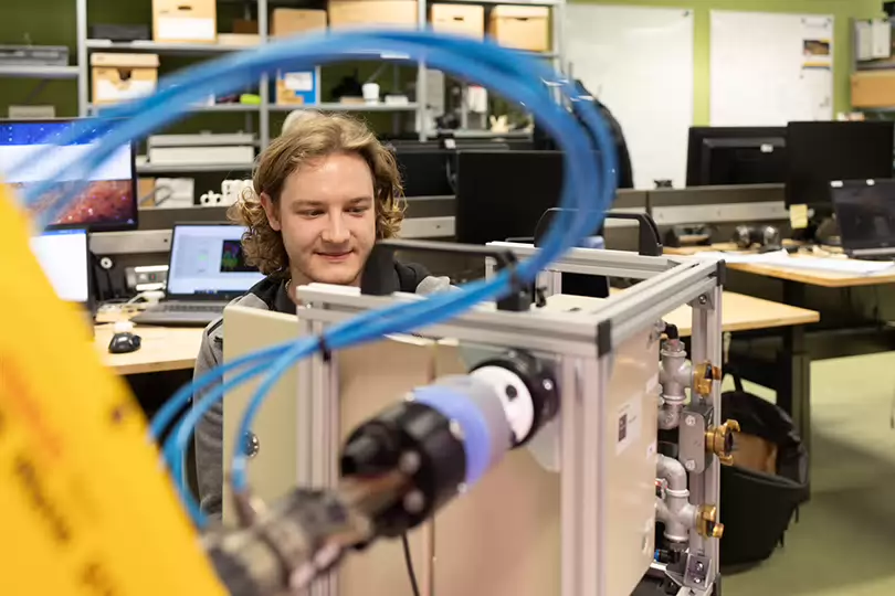 Student aan het werk in GreenTechLab