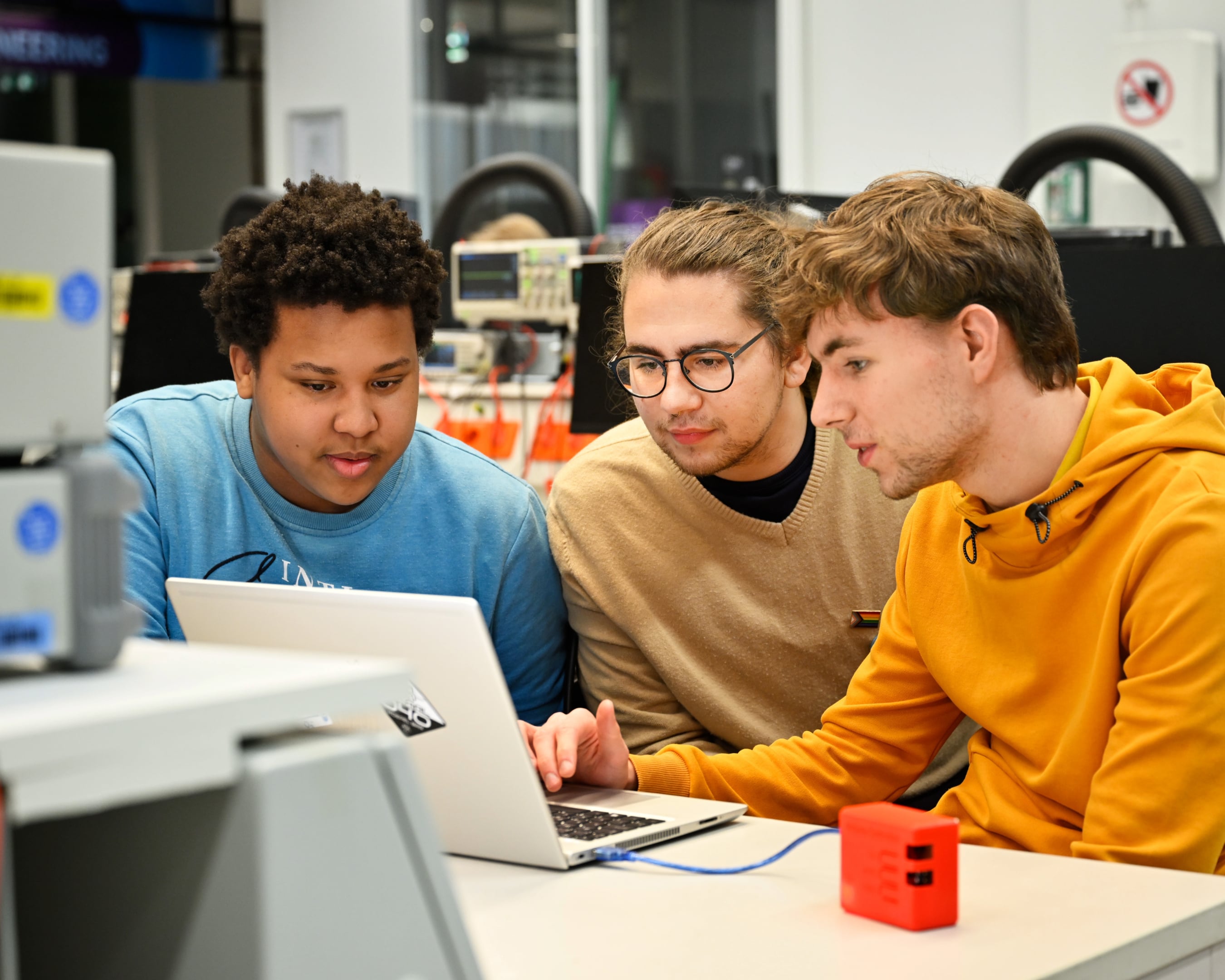 Students from Electrical & Electronic Engineering are working on a project