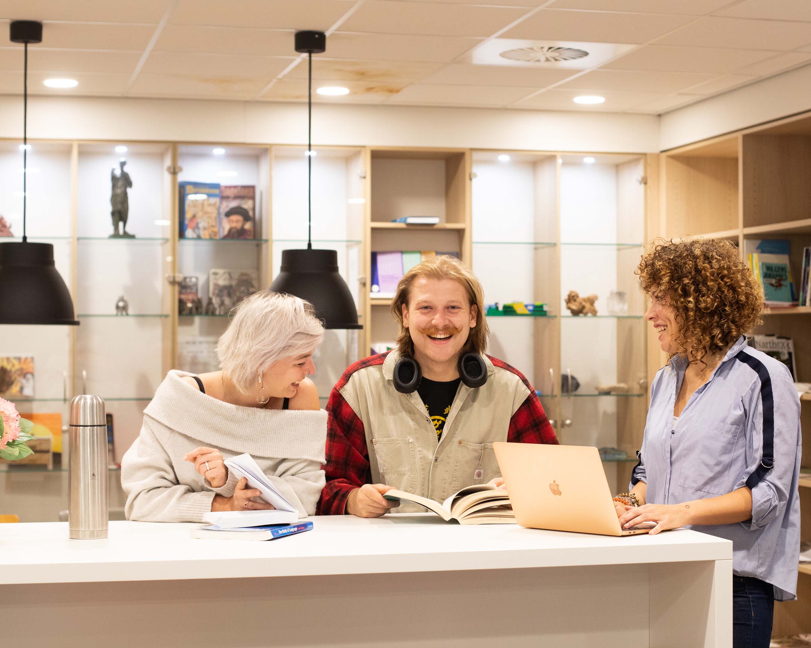 Studenten in overleg