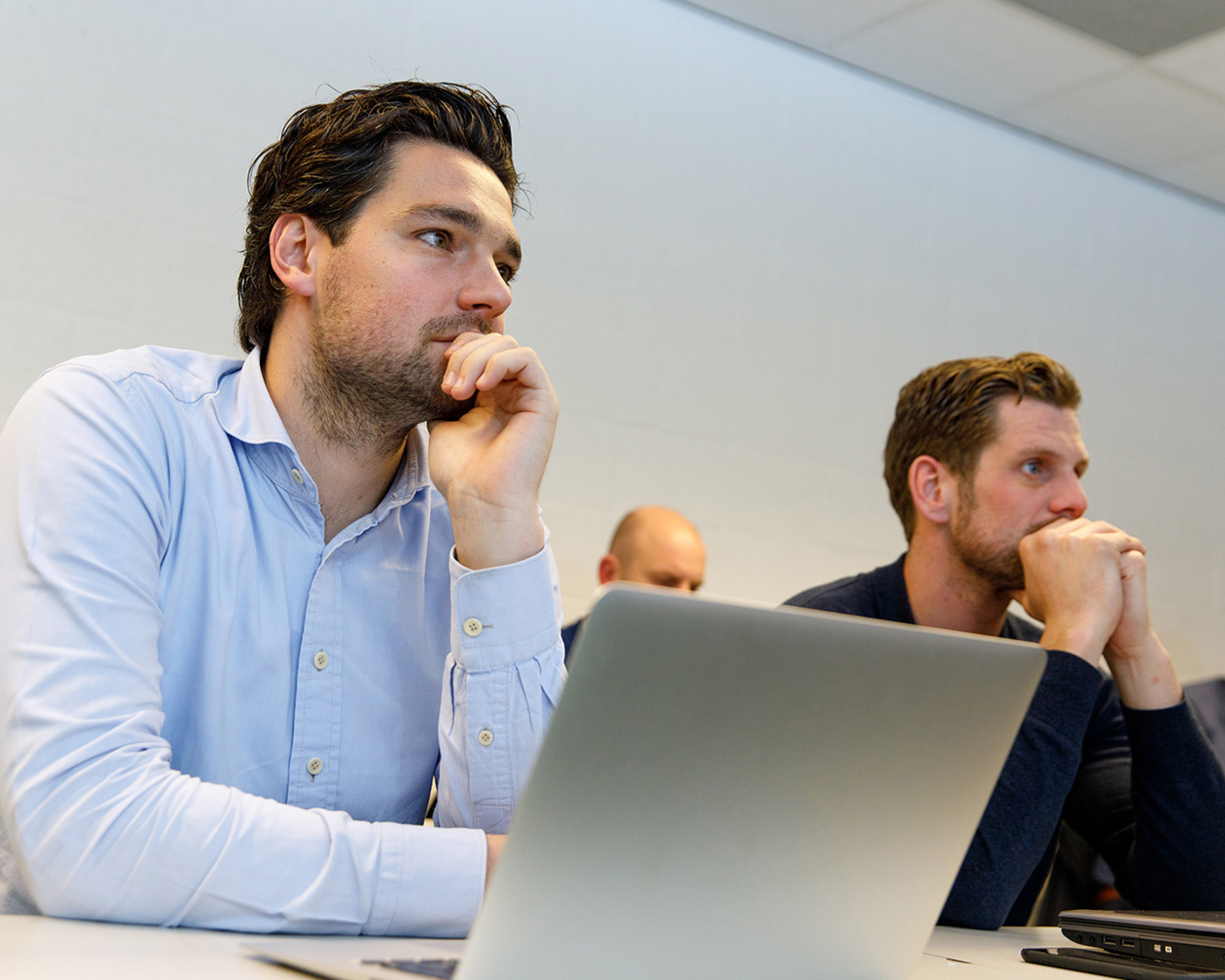 Deeltijd-student Technische Bedrijfskunde met laptop