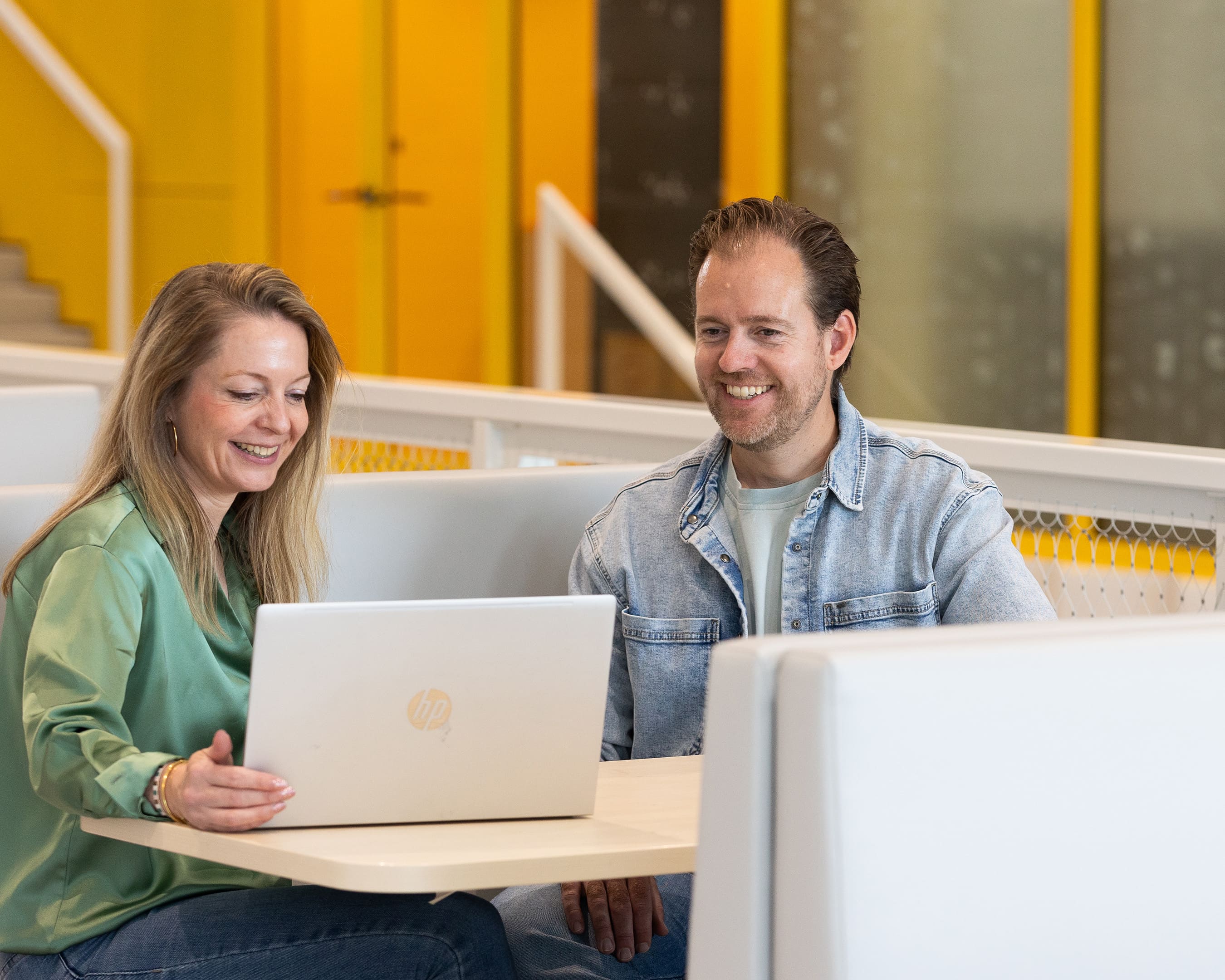 Fontys studenten van deeltijd opleiding Finance & Control aan het werk