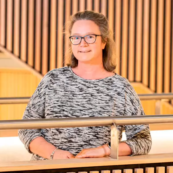 Jacomien Brocaar, studeerde bij Fontys TN en werk er nu als docent.