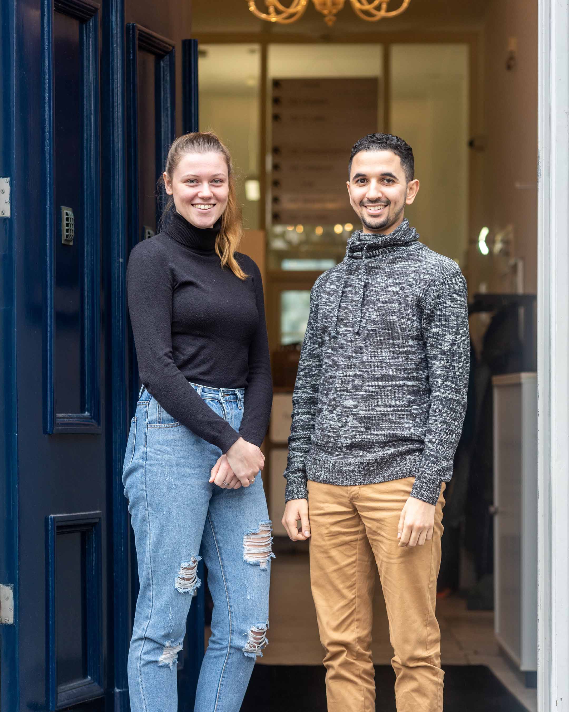 Twee studenten voor deur Theologie Utrecht