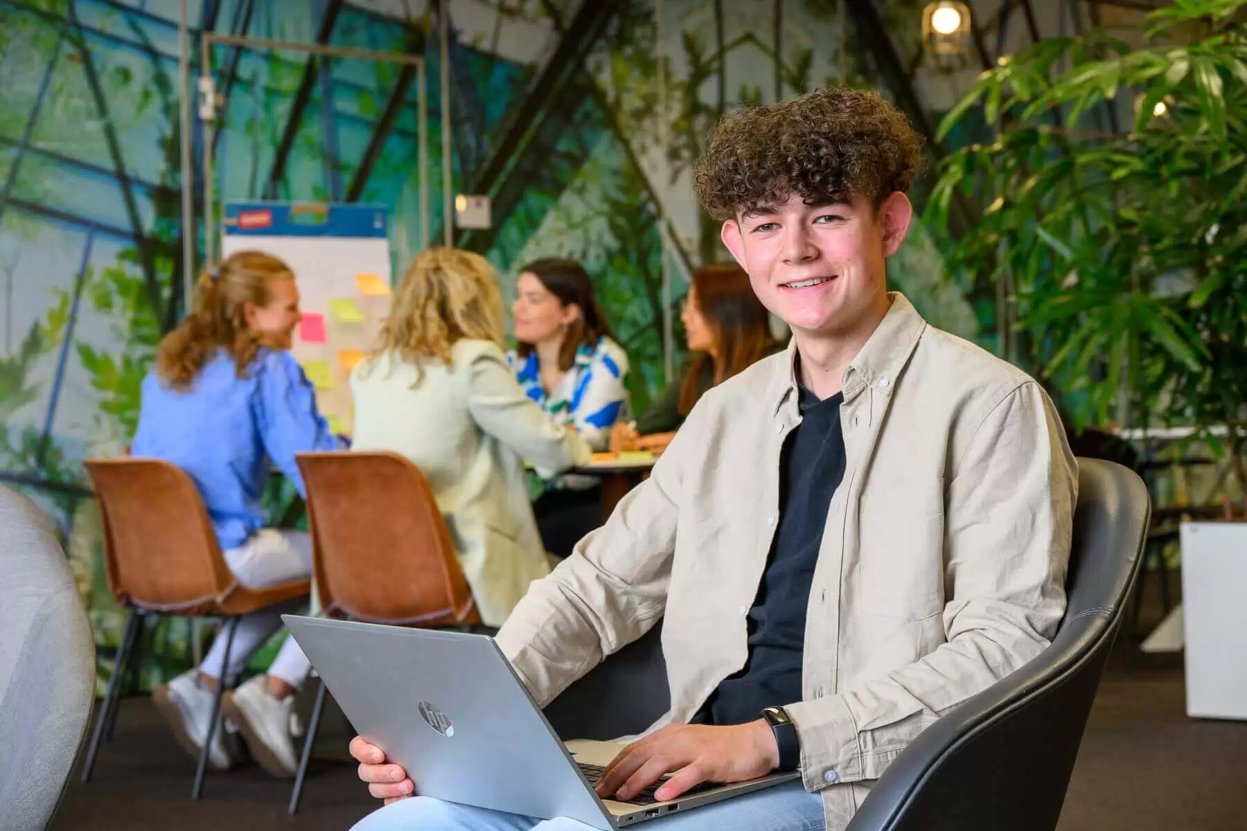 Fontys student Calvin van de opleiding Commerciële Economie