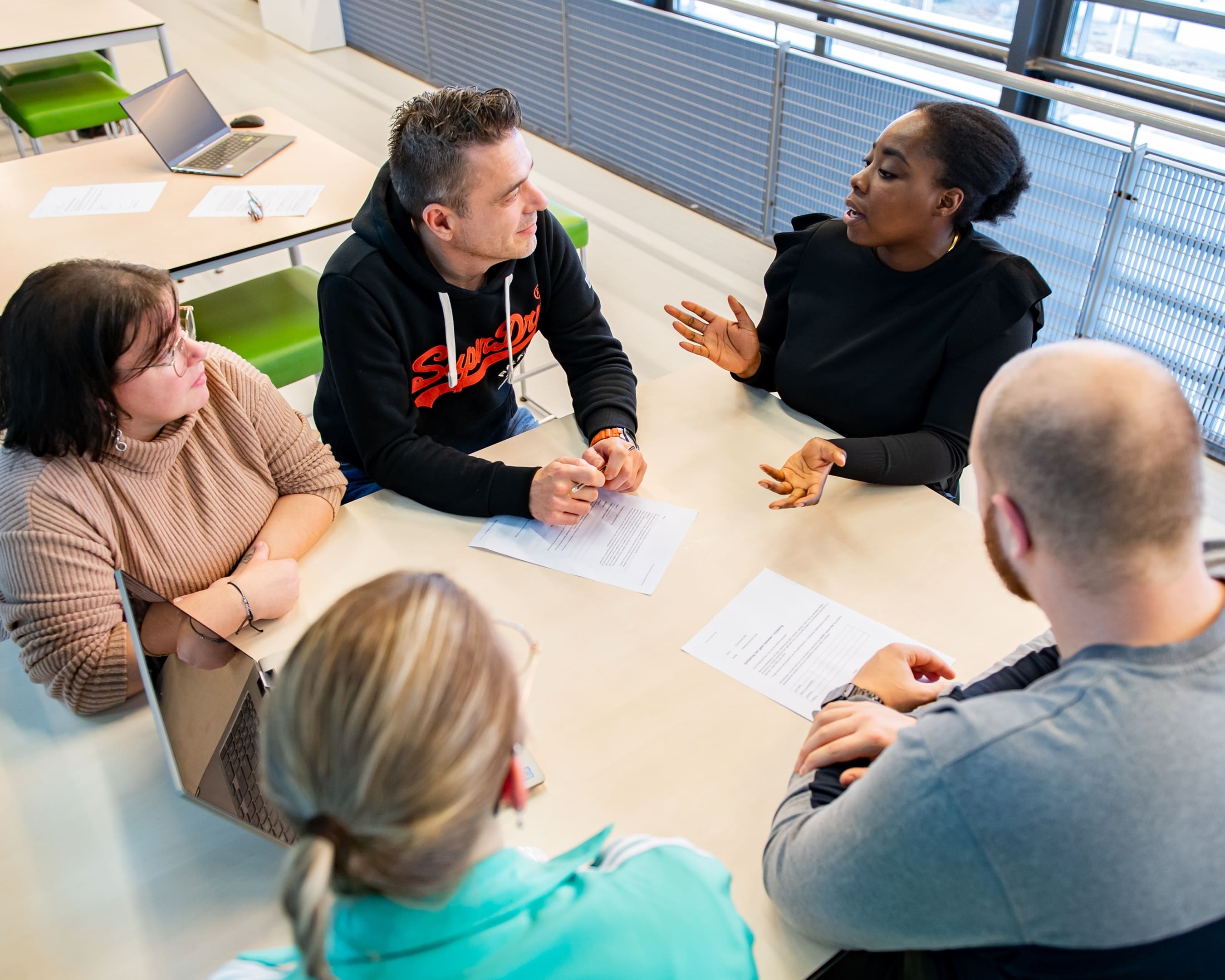 Studenten werken aan opdracht masteropleiding Leraar Aardrijkskunde