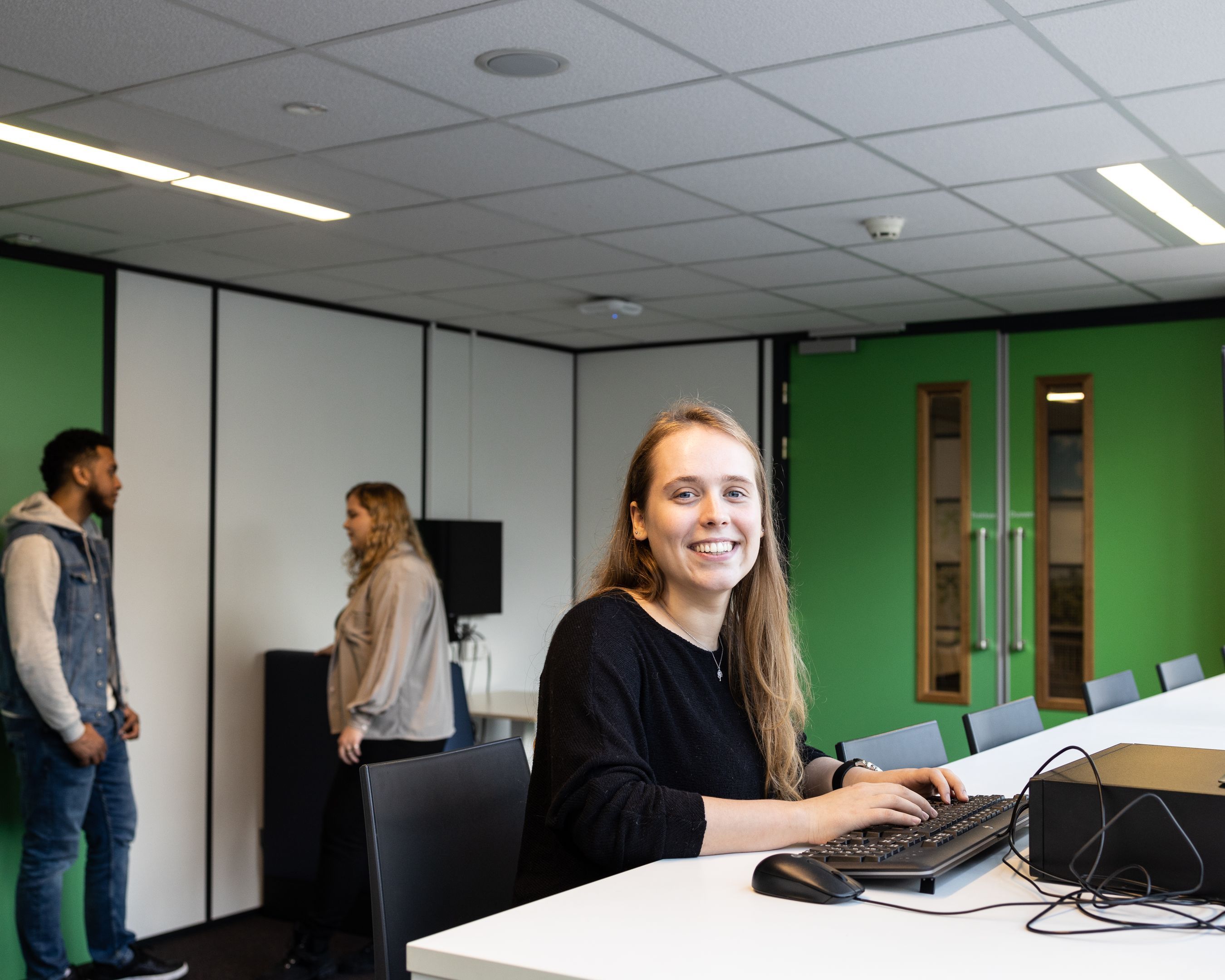 Student masteropleiding Toetsdeskundige achter laptop