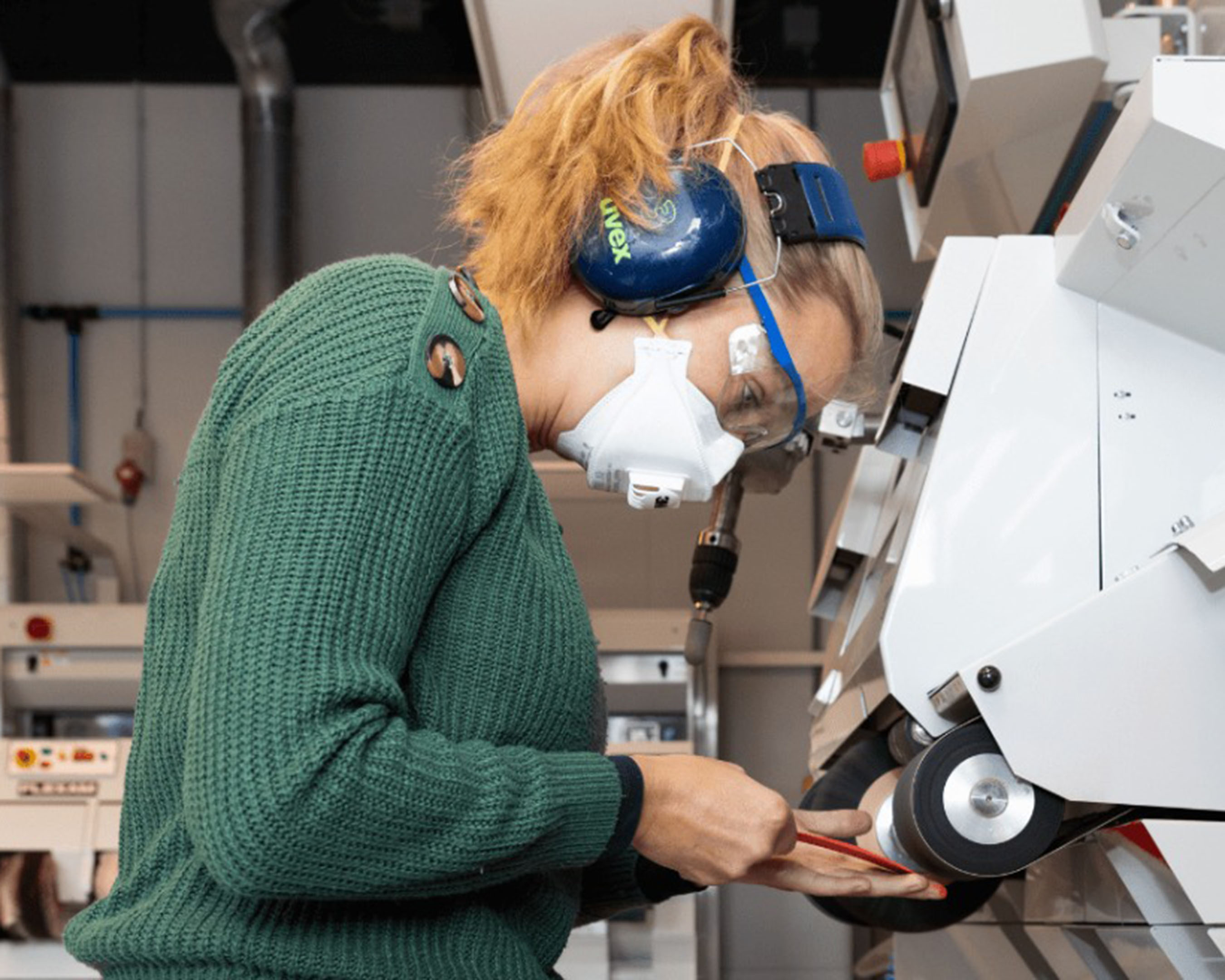 Podotherapeut aan het werk in werkplaats