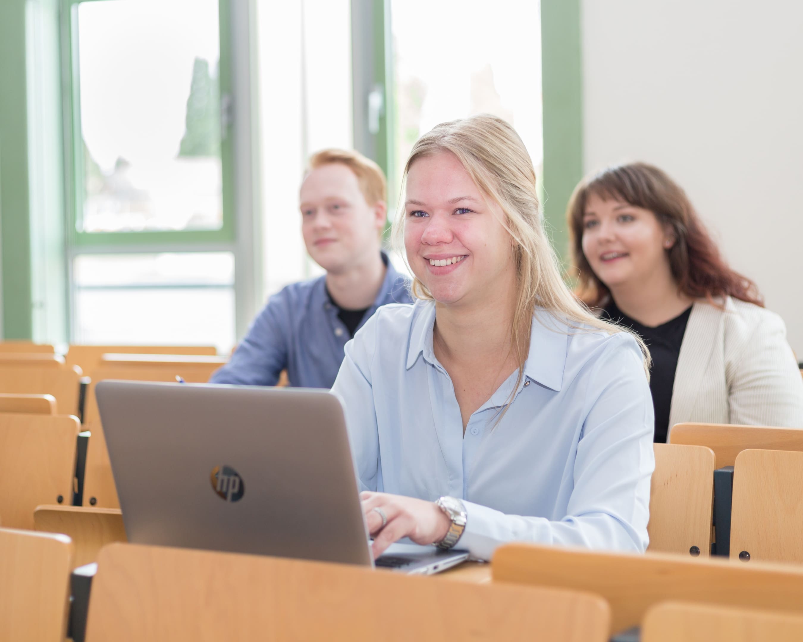 Student achter laptop