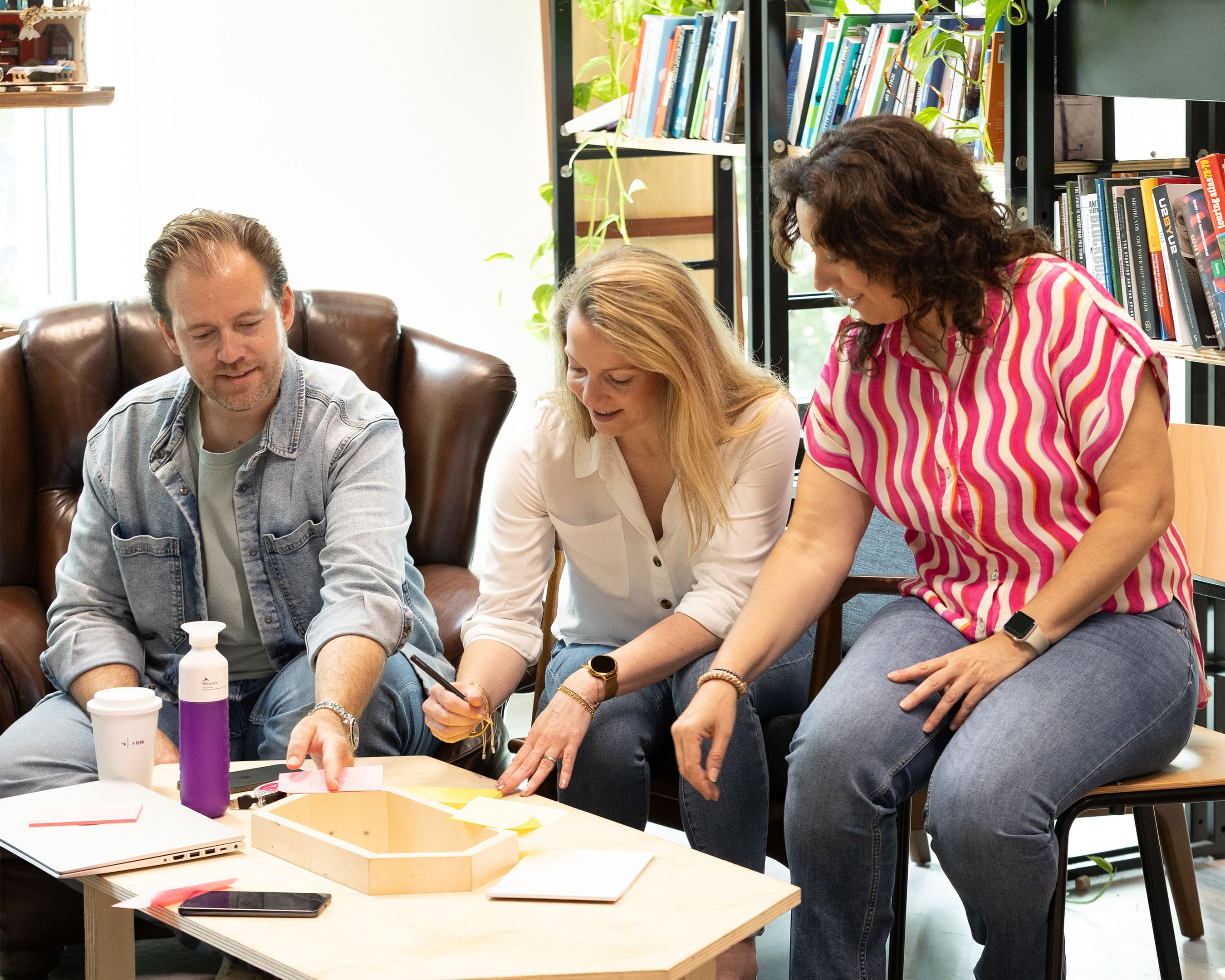 Fontys Ondernemerschap & Retail Management studenten tijdens een brainstormsessie