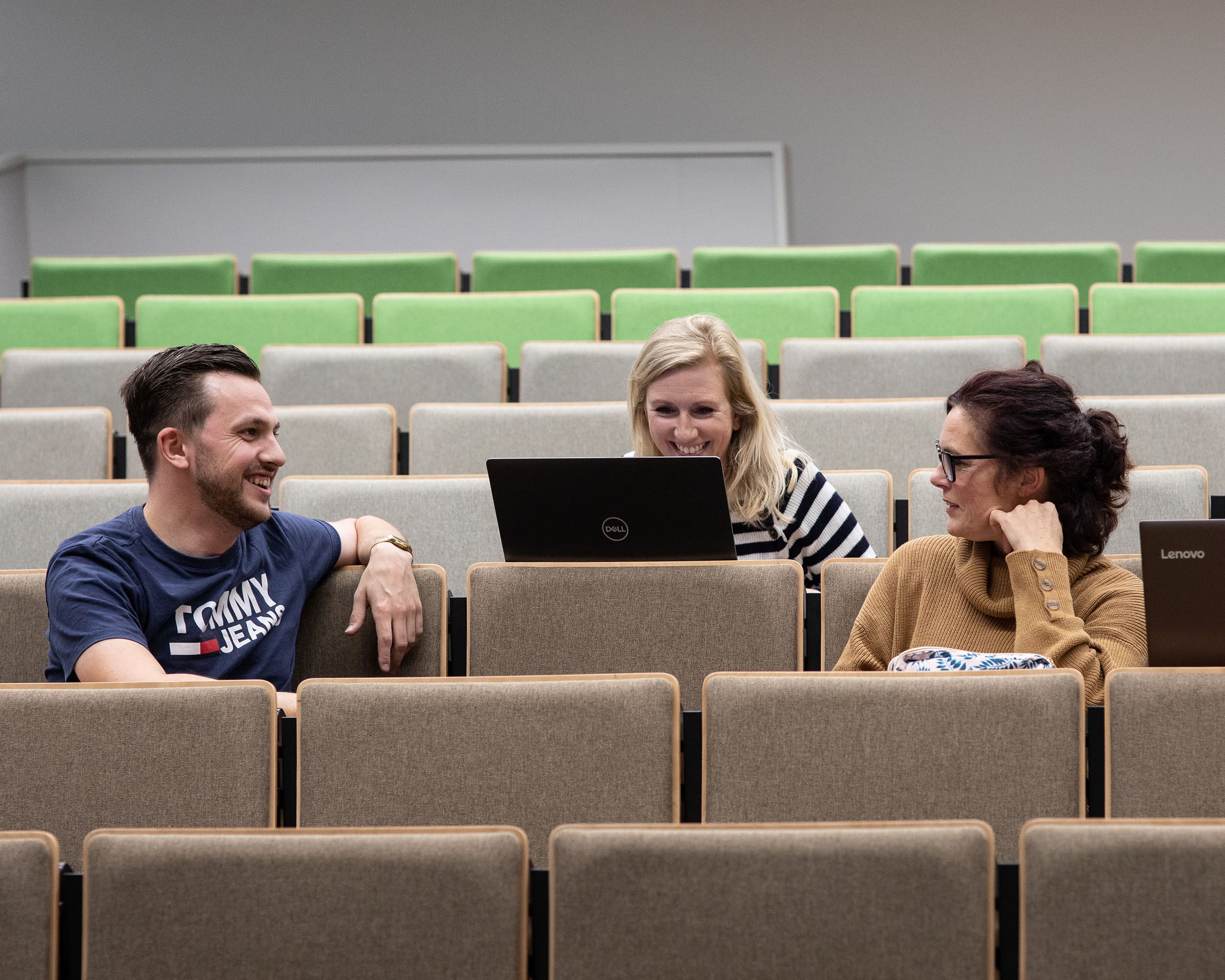 Studenten in een collegezaal voor Leraar Spaans