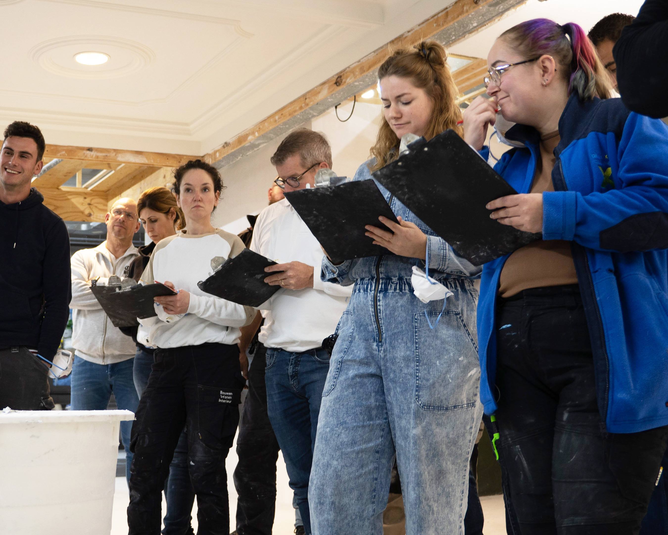 Studenten werken aan opdracht | Lerarenopleiding Technisch Beroepsonderwijs verkort