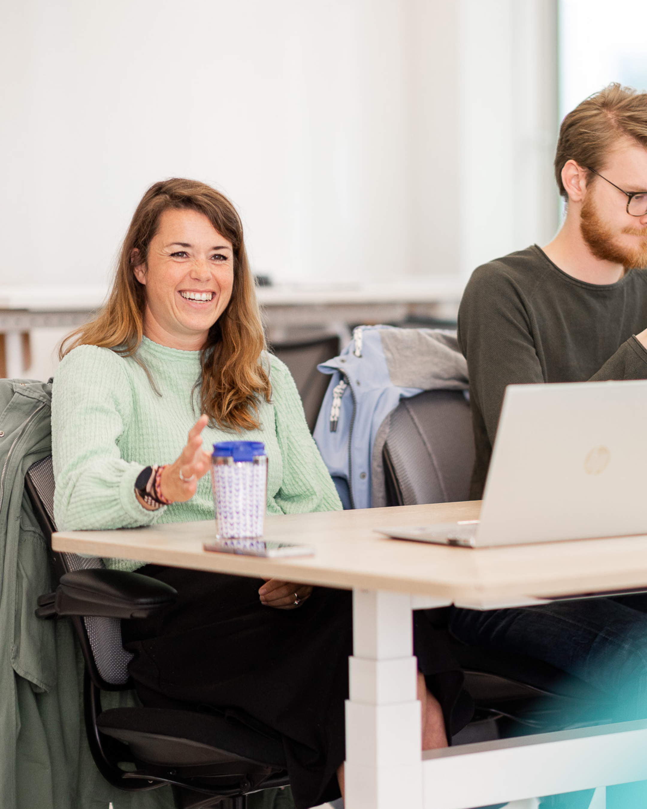 Studenten van deeltijdopleiding Social Work zitten in klaslokaal_image_2