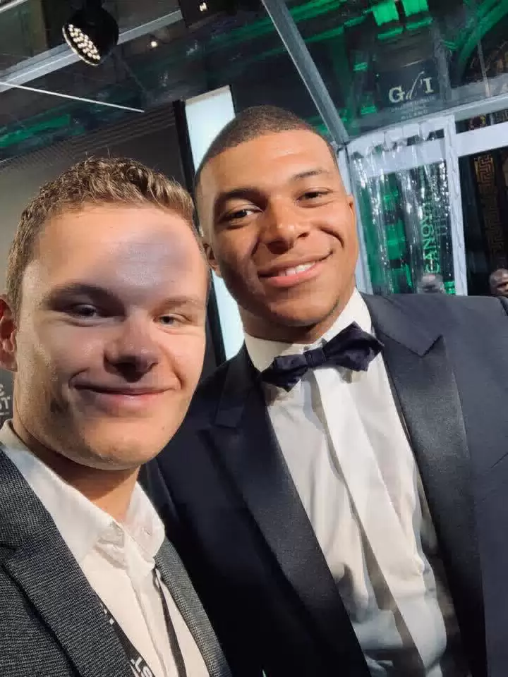 Bram van Beek met Kyllian Mbappé