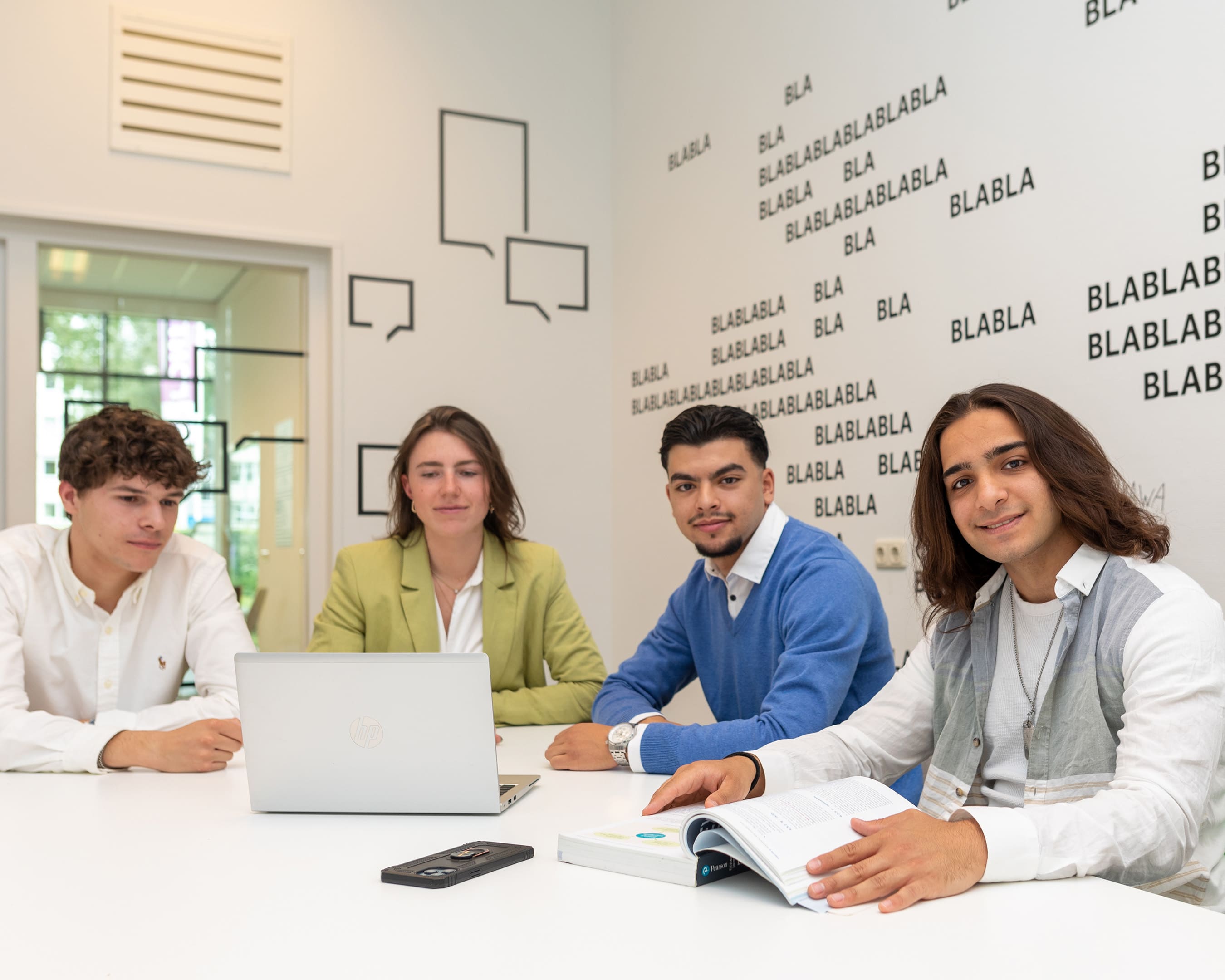 Fontys Bedrijfskunde studenten aan het werk