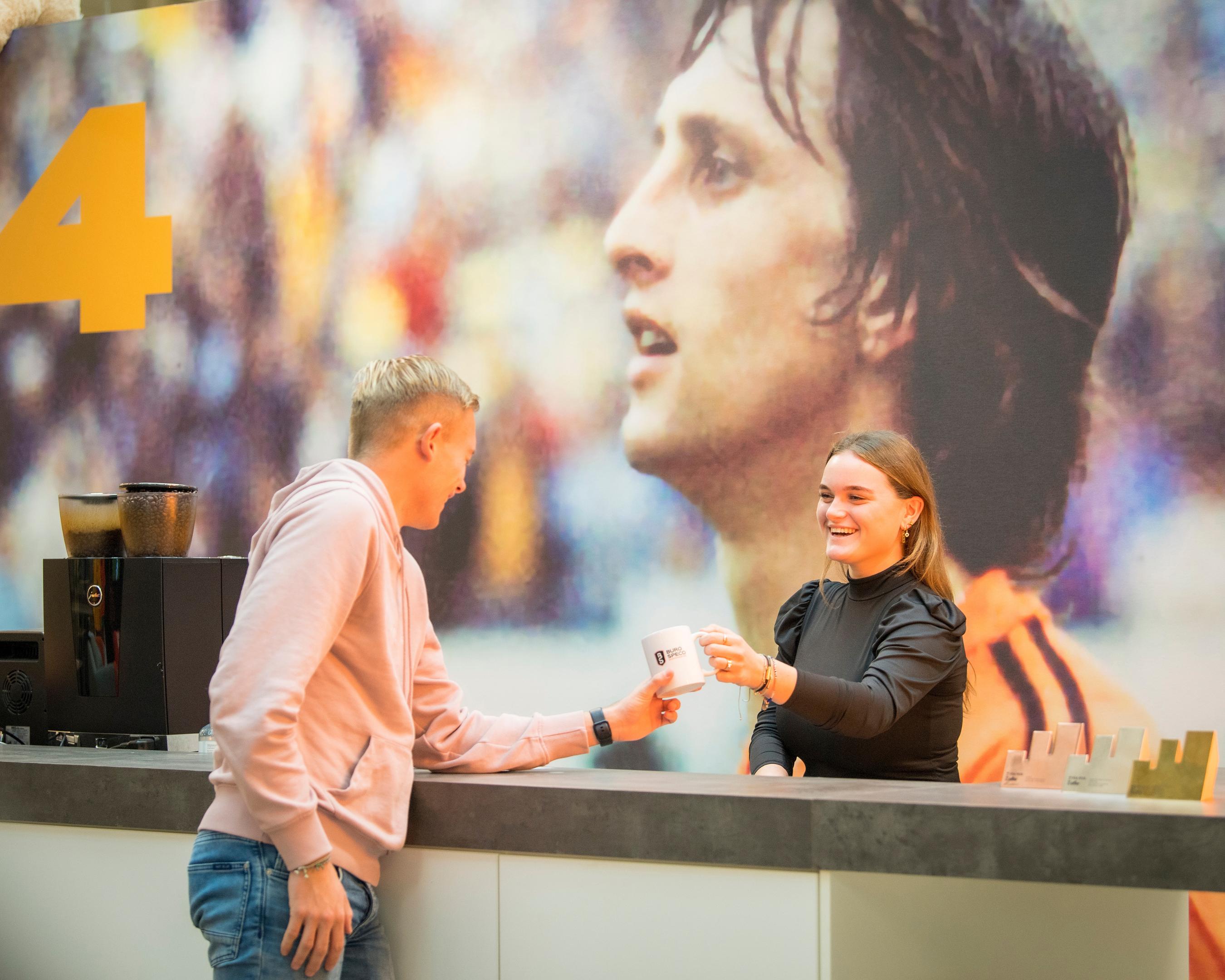 Studenten van opleiding Johan Cruyff Academy zijn aan het praten