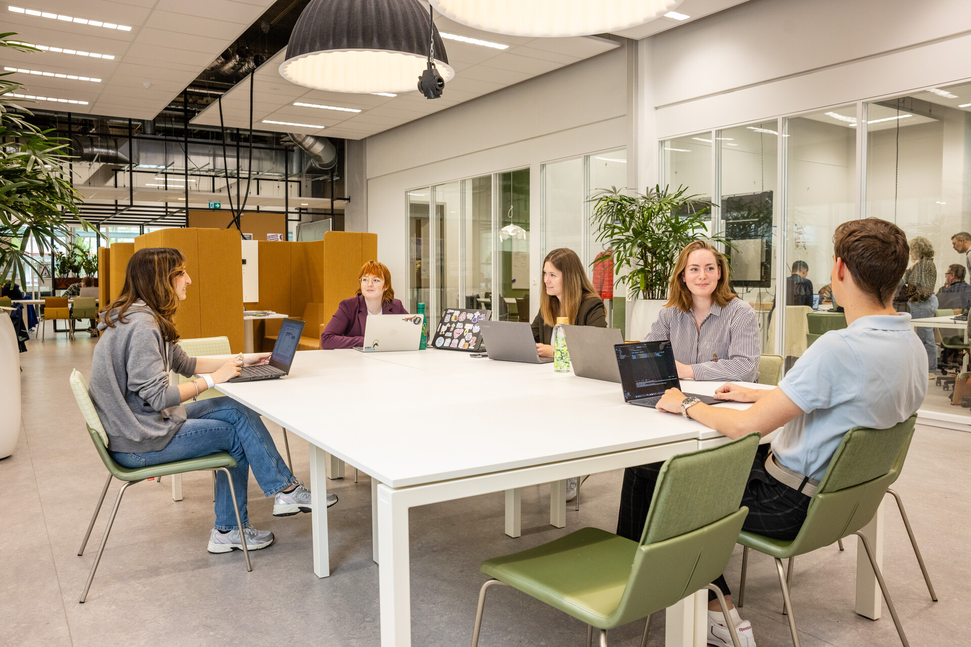 Studenten van Toegepaste Wiskunde hebben een les 