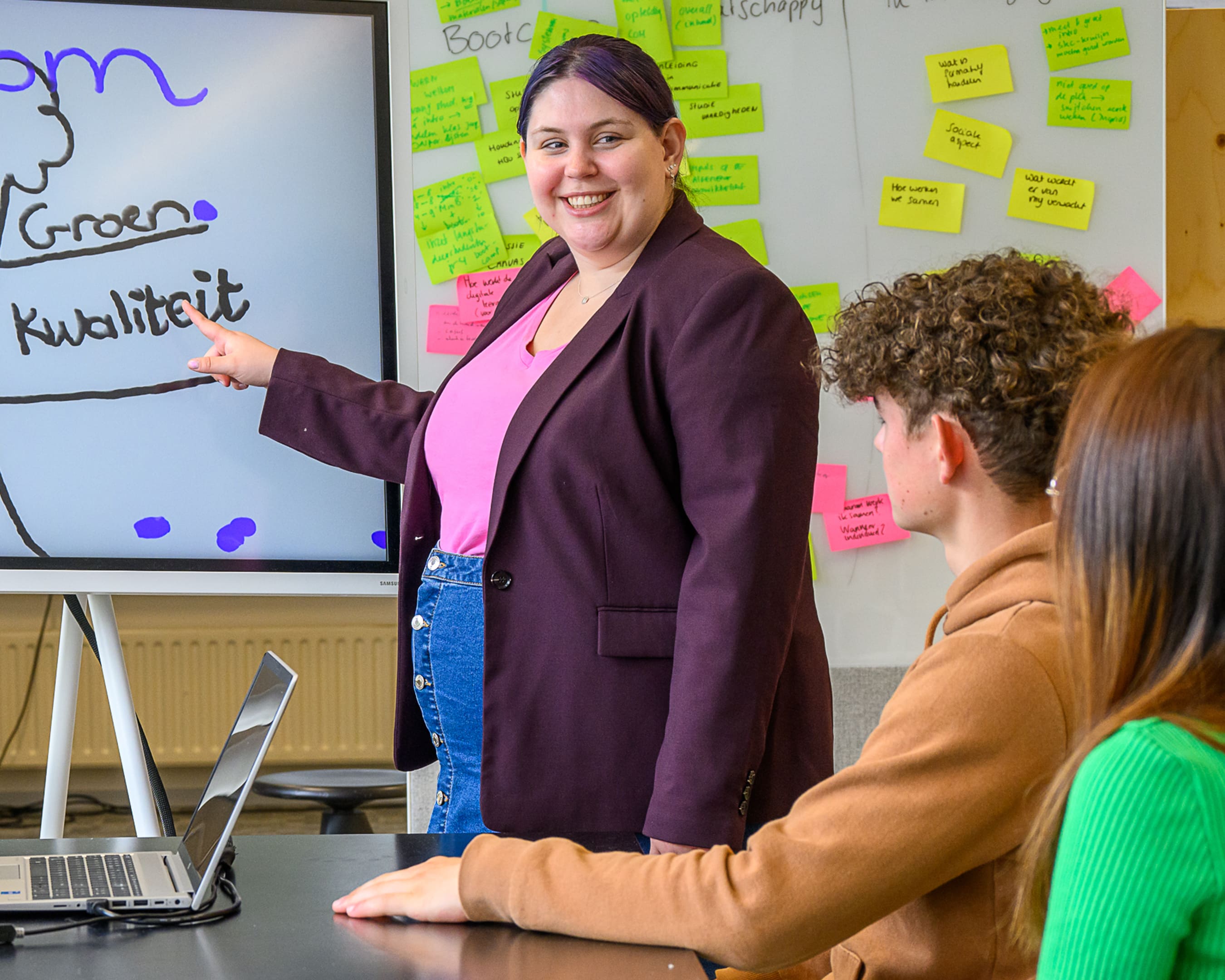 Fontys Commerciële Economie studenten tijdens een presentatie