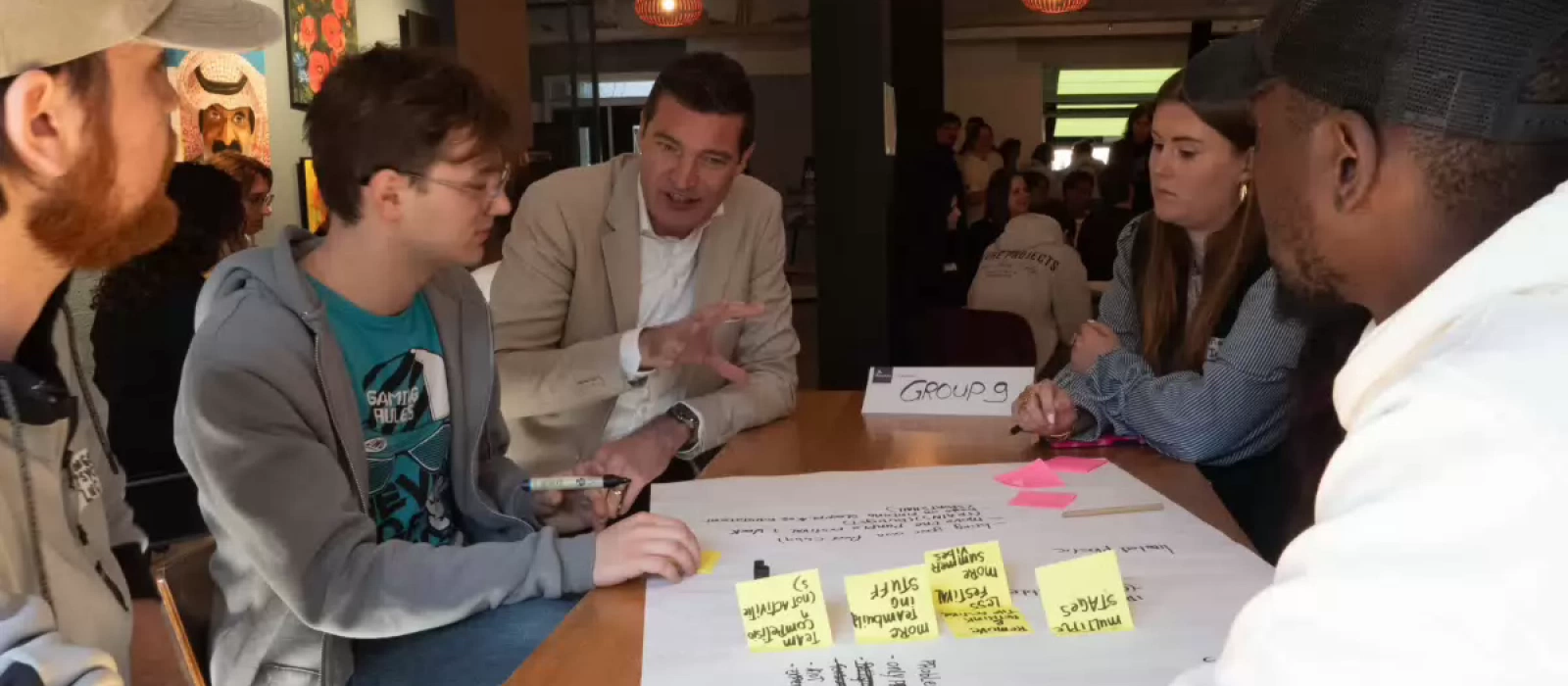 Studenten tijdens de hackathon