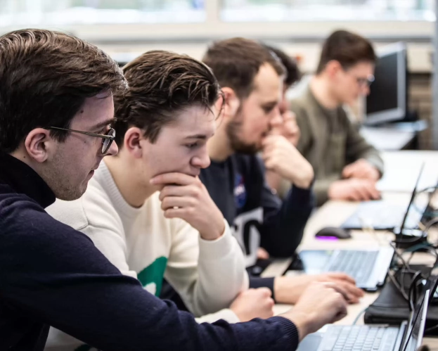 Studenten van Mechatronica opleiding  zijn afgestudeerd