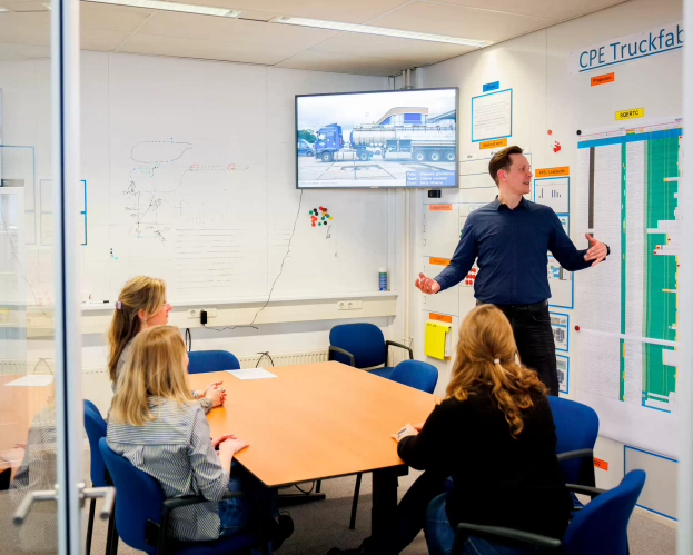 Deeltijd-student op zijn werk