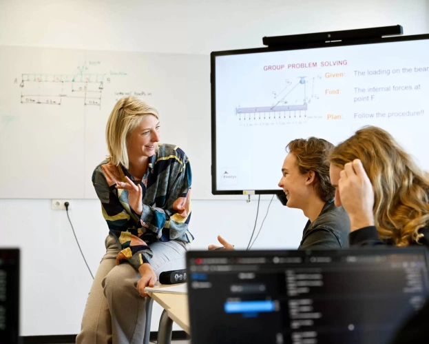 Student van Werktuigbouwkunde is aan het werken