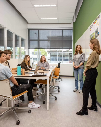 Students from Applied Mathematics/Data Science are working together