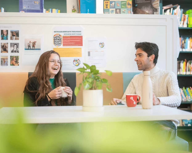 Docent en leerling in gesprek | Lerarenopleiding Duits