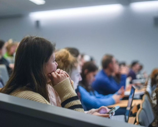 Studenten in collegezaal