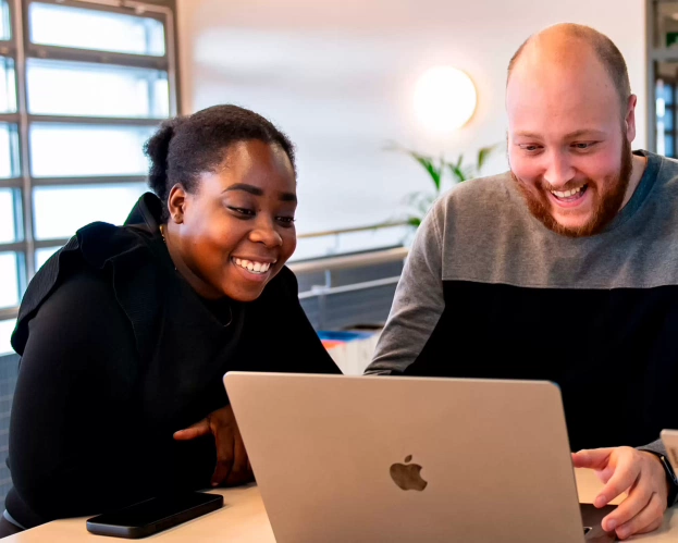 De studenten van de opleiding Leraar Levensbeschouwing werken aan een opdracht