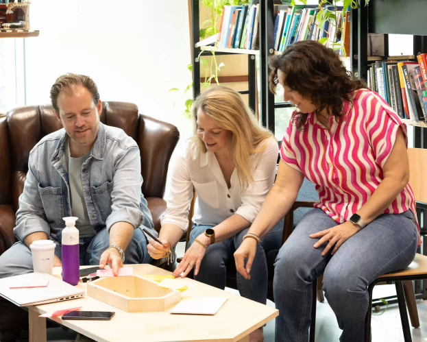 Fontys Ondernermerschap & Retail Management studenten tijdens een brainstormsessie