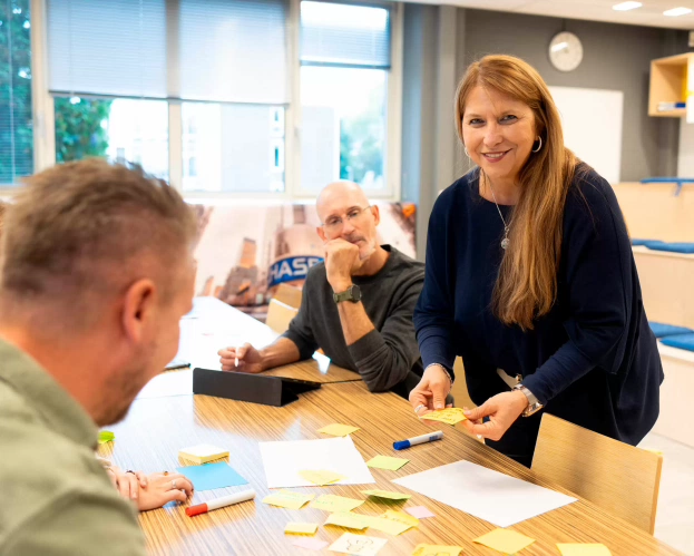 Studenten Engineering aan het samenwerken