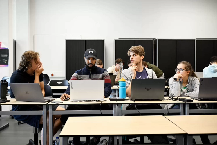 Studenten aan het studeren 