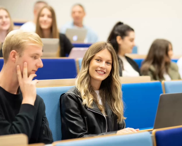 Fontys Commerciële Economie studenten tijdens een les